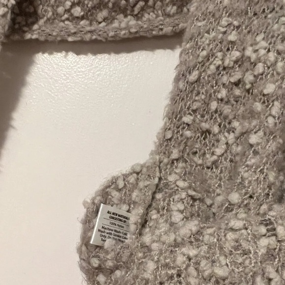 Demdaco Women's One Size Soft Knit Nylon Giving Shawl Wrap with Pocket in Taupe - Picture 6 of 6